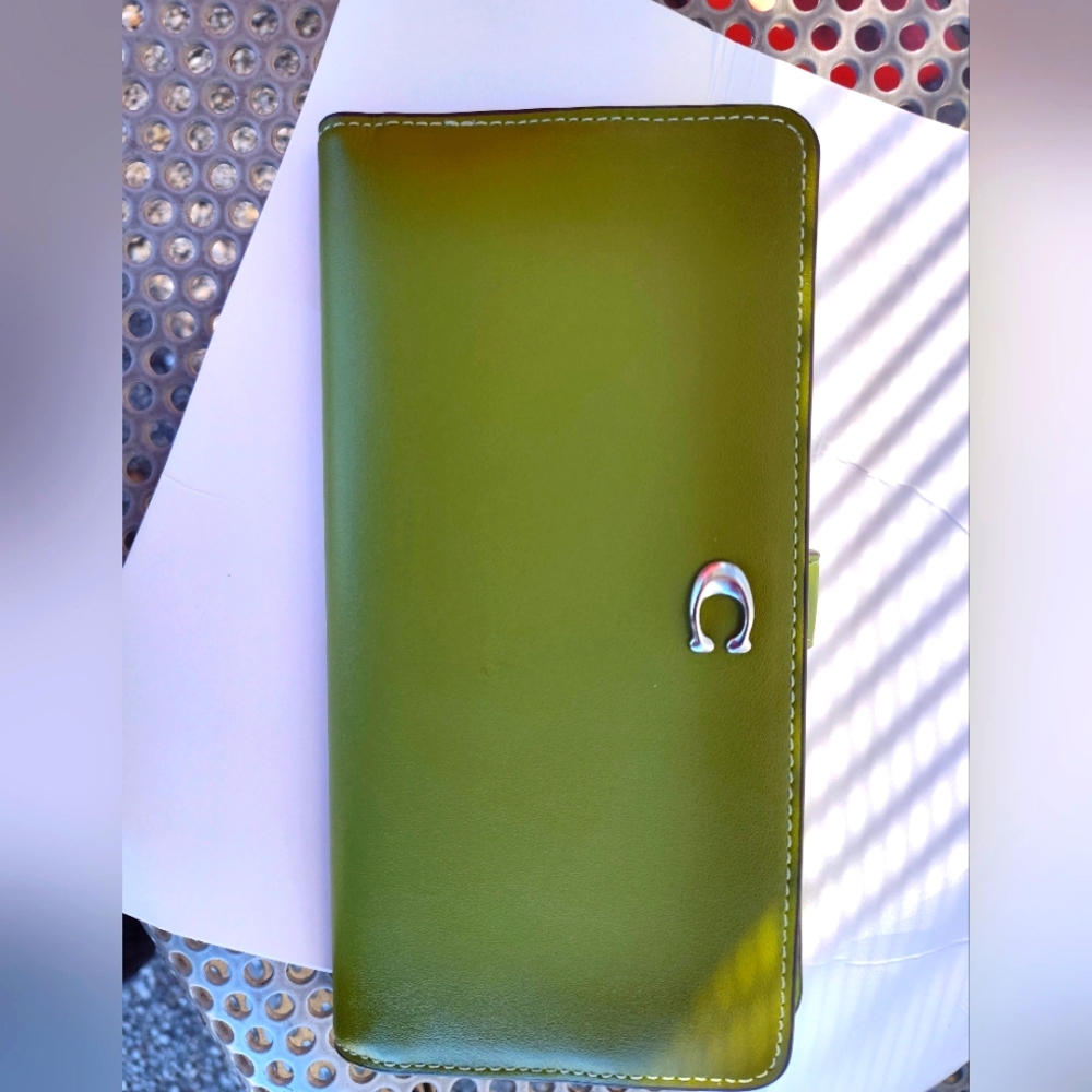 Coach Essential Skinny Wallet